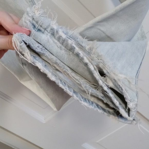 🍀VERY VTG Lucky Brand Jeans🍀 - White Distressed Button Fly Jean - Picture 11 of 16